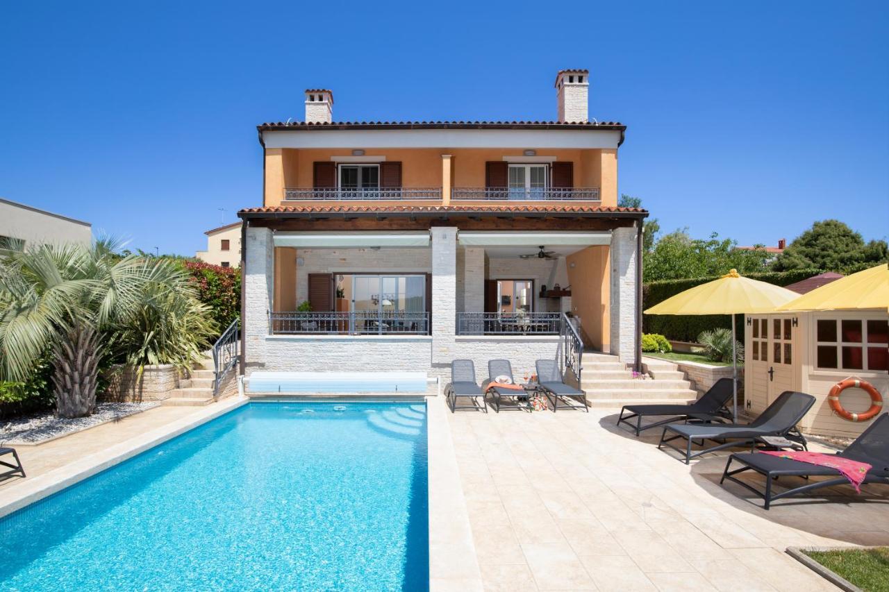 Villa Suprema Pomer Bagian luar foto