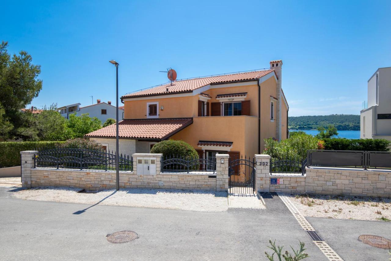 Villa Suprema Pomer Bagian luar foto